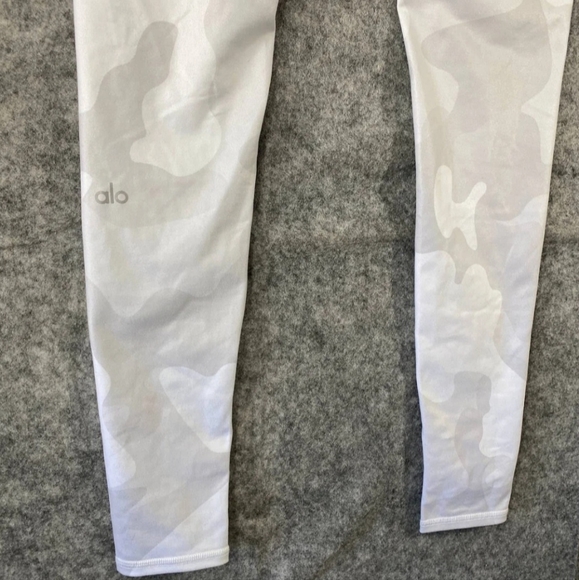 White Camo Alo Yoga Leggings - Picture 5 of 6
